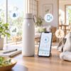 スマート水筒とスマートフォンに通知・記録・連携・持ち運びの機能を示したイメージ
